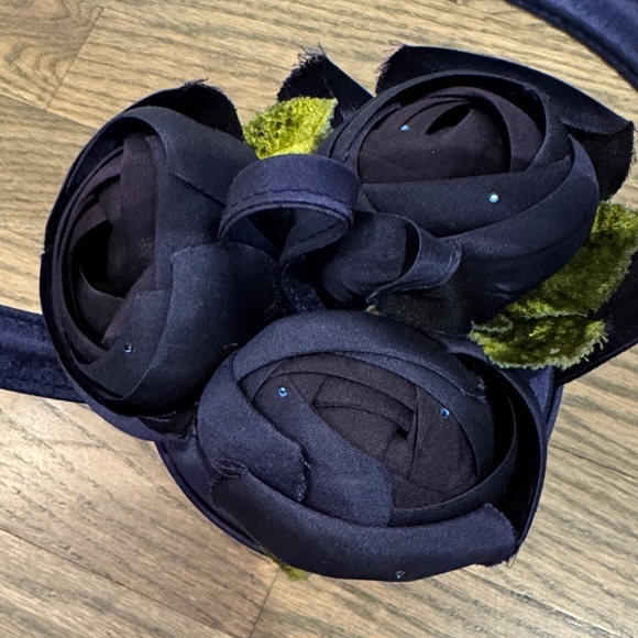 Lulu Guinness Navy Floral Wristlet - Picture 4 of 11